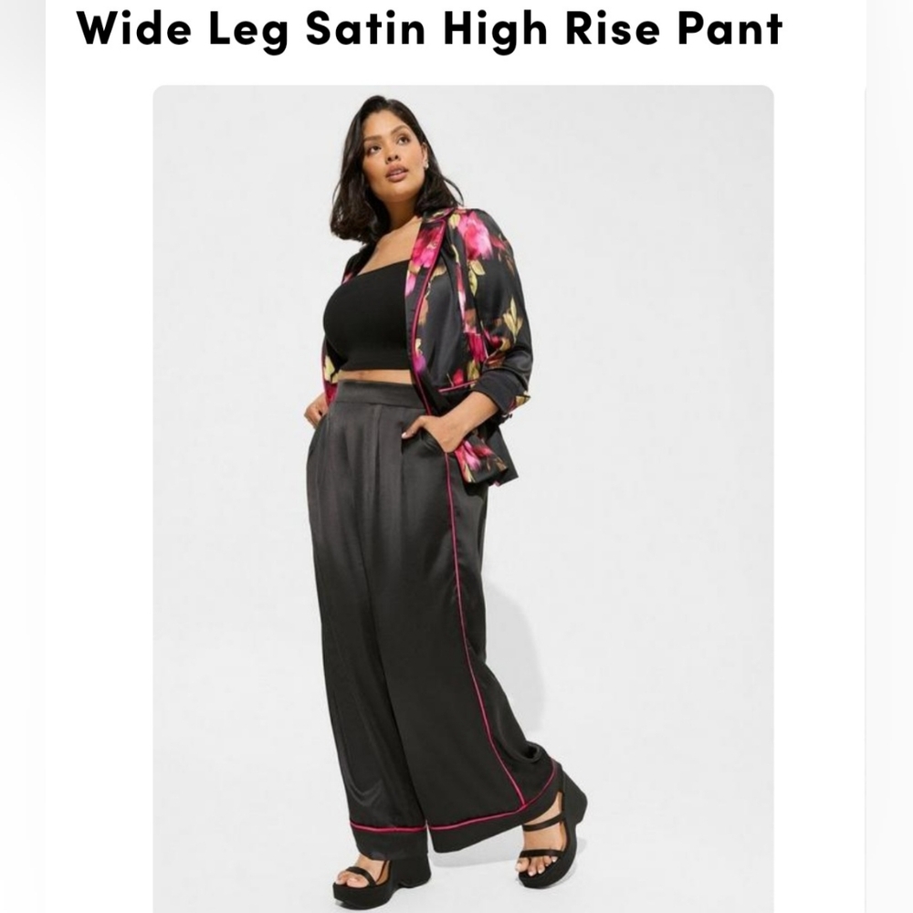 Torrid satin wide leg pants black with pink seam